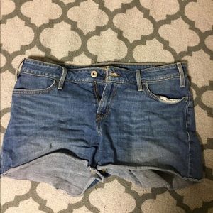 Cut Off Levi Shorts